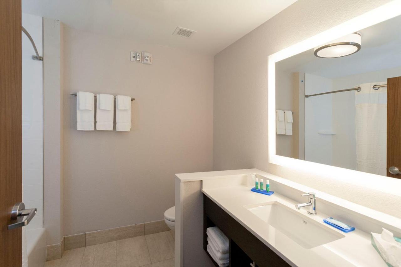 Holiday Inn Express & Suites Onalaska - La Crosse Area By Ihg Exterior foto